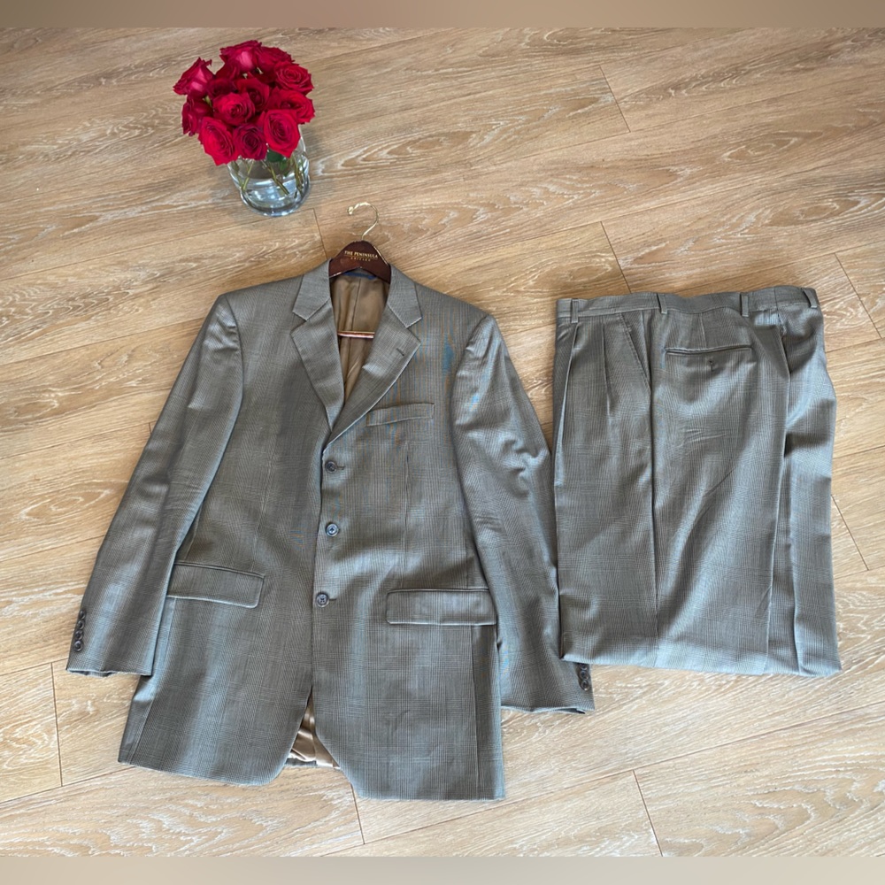 Mens Burberry suite. Coat-40lg pants-34lg